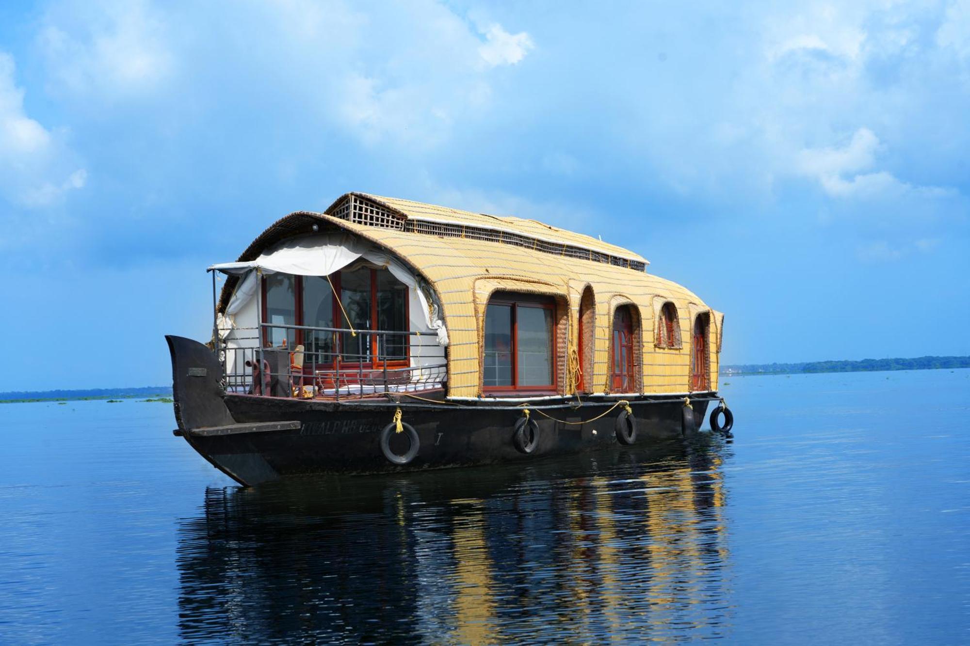 Aqua Castle Houseboat - By Aqua Jumbo Houseboats Hotel Alappuzha Exterior photo